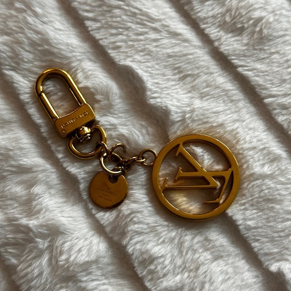Louis Vuitton LV Circle Key Holder & Bag Charm - Picture 6 of 6